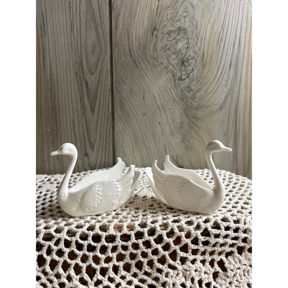 Vintage White Plastic Swan Figurines Pair Trinket Dish Decor 3 Inch